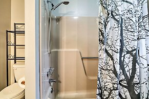 7 Miles to State Park: Poconos Getaway w/ Deck!