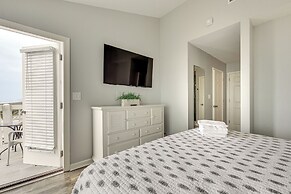 Walk to Beach: Sunny Seaside Condo w/ View!