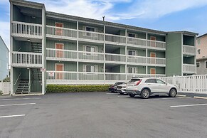 Walk to Beach: Sunny Seaside Condo w/ View!