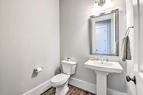 Modern Charlotte Home ~ 4 Mi to Downtown!