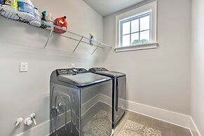 Modern Charlotte Home ~ 4 Mi to Downtown!