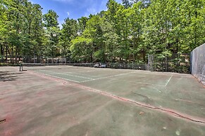 Mount Ida Condo w/ Balcony + Resort Amenities