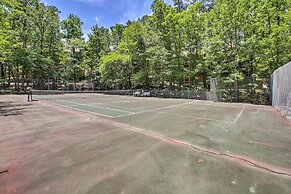 Mount Ida Condo w/ Balcony + Resort Amenities