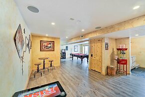 Charming Bedford Cabin w/ Private Hot Tub!