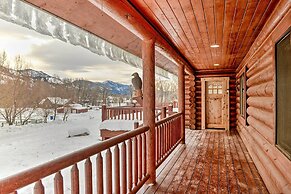 Charming Bedford Cabin w/ Private Hot Tub!