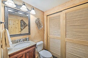 Charming Bedford Cabin w/ Private Hot Tub!