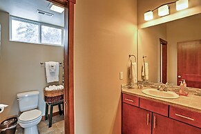 Breezy Lake Chelan Condo w/ Pool & Hot Tub Access!