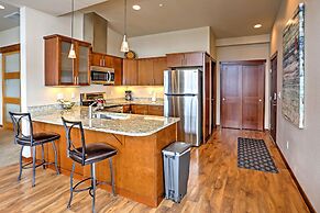 Breezy Lake Chelan Condo w/ Pool & Hot Tub Access!
