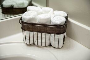 Single-story Manchester Home Close to Parks!