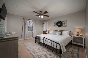 Single-story Manchester Home Close to Parks!