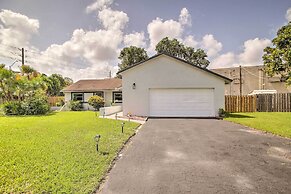 Lovely Lauderhill Retreat < 12 Mi to Beach!