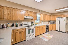 Kayaks & Boat Dock: Waterfront Home in Grove