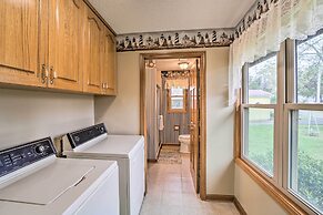 Kayaks & Boat Dock: Waterfront Home in Grove