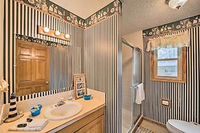 Kayaks & Boat Dock: Waterfront Home in Grove