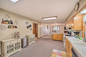 Kayaks & Boat Dock: Waterfront Home in Grove