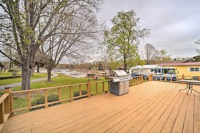 Kayaks & Boat Dock: Waterfront Home in Grove