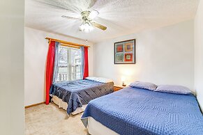 Kayaks & Boat Dock: Waterfront Home in Grove