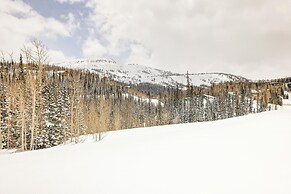 Timberbrook Village Condo: Community Pool, Hot Tub