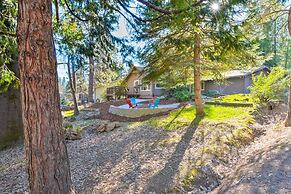 Furnished Deck & Fire Pit: Sherwood Forest Cabin