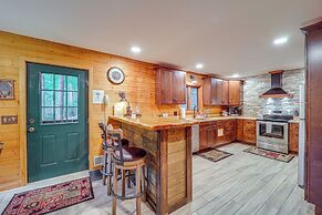 Deep Gap Cabin w/ Private Deck & Community Perks!