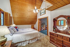 Deep Gap Cabin w/ Private Deck & Community Perks!