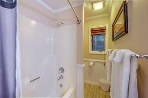 Deep Gap Cabin w/ Private Deck & Community Perks!