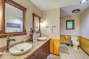 Deep Gap Cabin w/ Private Deck & Community Perks!