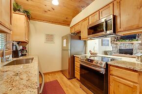 Screened Deck: Cozy Branson West Cabin!