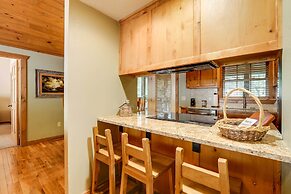 Screened Deck: Cozy Branson West Cabin!