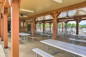 Screened Deck: Cozy Branson West Cabin!