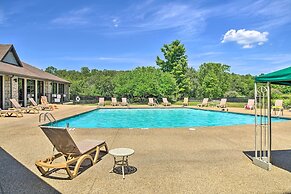 Screened Deck: Cozy Branson West Cabin!