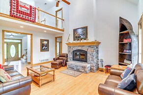 Lake Cumberland Retreat w/ Deck & Views!
