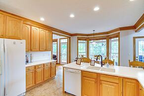 Lake Cumberland Retreat w/ Deck & Views!