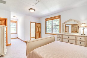 Lake Cumberland Retreat w/ Deck & Views!