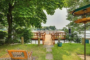 Lakefront Cottage w/ Deck Near Indiana Beach!