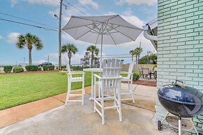 Vibrant Family Condo: 100 Feet to Private Beach!