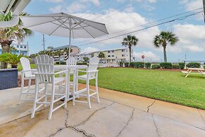 Vibrant Family Condo: 100 Feet to Private Beach!