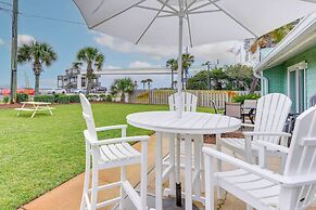 Vibrant Family Condo: 100 Feet to Private Beach!