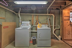 Rustic Madison 'treehouse' Cabin With Game Room!