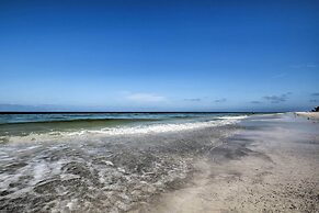 Indian Shores Condo w/ 2 Balconies & Pool Access!