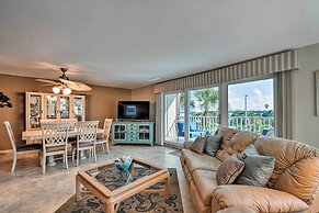 Indian Shores Condo w/ 2 Balconies & Pool Access!