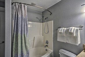 Chic Battle Ground Apartment ~ 18 Mi to Vancouver!