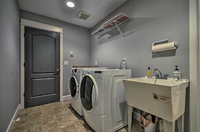 Chic Battle Ground Apartment ~ 18 Mi to Vancouver!