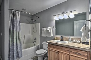 Chic Battle Ground Apartment ~ 18 Mi to Vancouver!