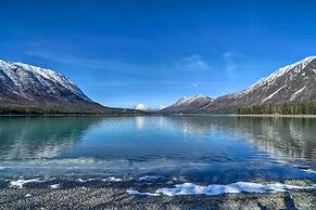 Peaceful Mountain-view Home - Walk to Kenai Lake!