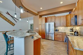 Fraser Townhome w/ Deck, 7 Mi to Winter Park!