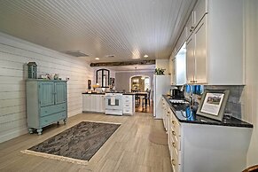 Cozy Texas Cottage 1/2 Mile to Downtown!