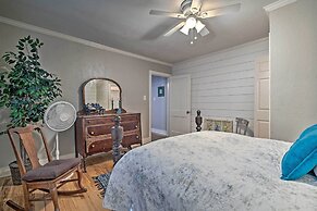 Pet-friendly Brenham Cottage w/ Yard!