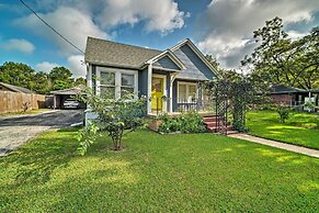 Pet-friendly Brenham Cottage w/ Yard!