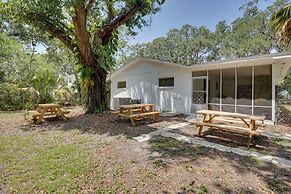 Charming Mid-century House - Just Steps to Lake!